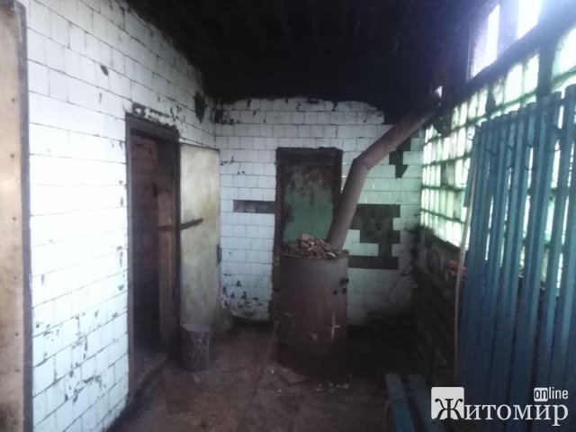 Октябрьская кузня в Коростене: "совок", ржавчина, побитые стены