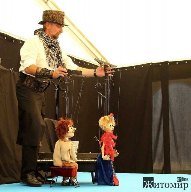 Житомирський лялькар отримав найвищий бал на Всеукраїнському фестивалі вуличного мистецтва