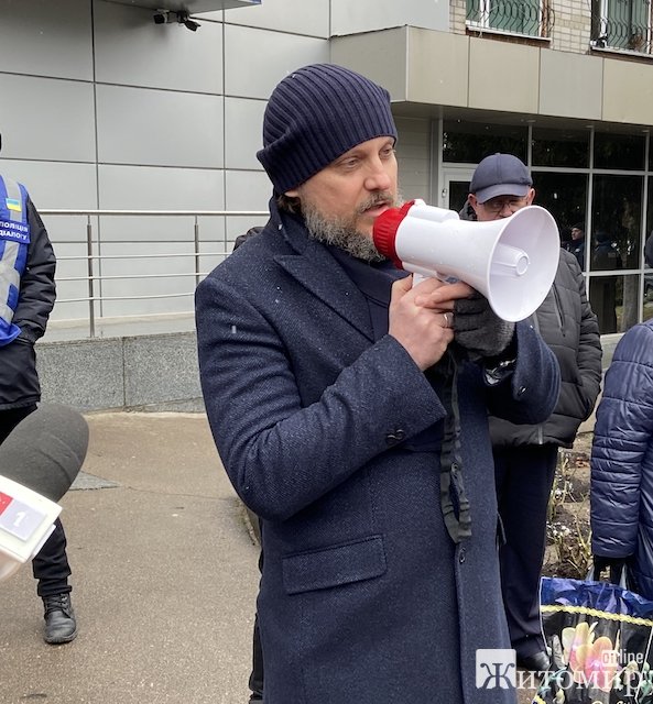 Віталій Ейсмонт на мітингу проти свавілля газового монополіста: «Споживач має відчувати захист, і для цього ми готові боротися із злочинною системою» Віталій Ейсмонт на мітингу проти свавілля газового монополіста: «Споживач має відчувати захист, і для цього ми готові боротися із злочинною системою»