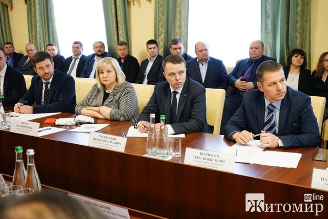 Зарплата як у Міністрів - скільки у Житомирській ОДА заробляють заступники голови