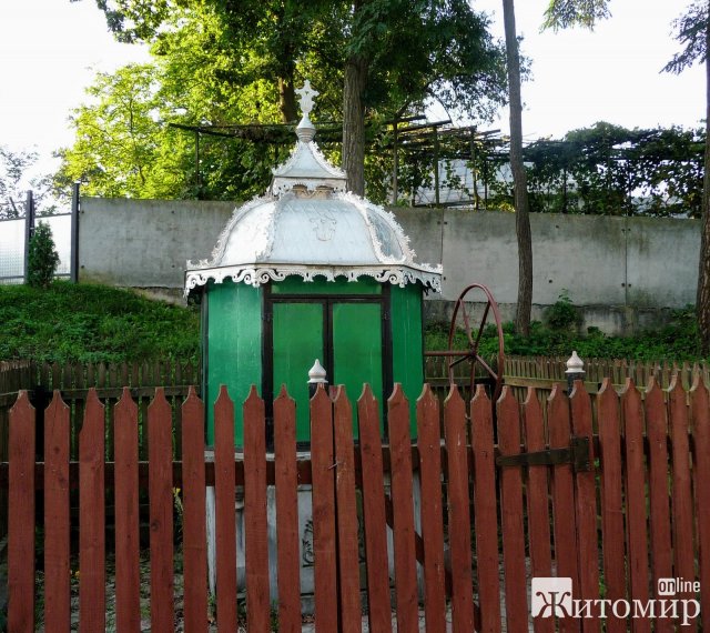 В Житомирской области прихожане просят помочь батюшке вернуть долг за строительство колодца в церковном дворе