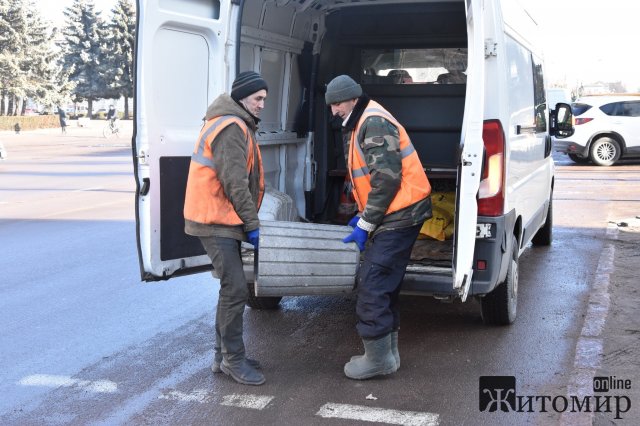  У місті Житомирської області встановлюють нові сміттєві урни