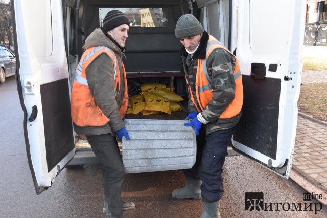  У місті Житомирської області встановлюють нові сміттєві урни