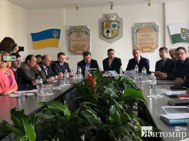 На нараду з головою ОДА громадські активісти принесли "желе", яке з