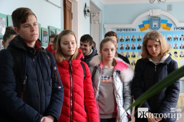 У Житомирі відкрилася виставка "Скам