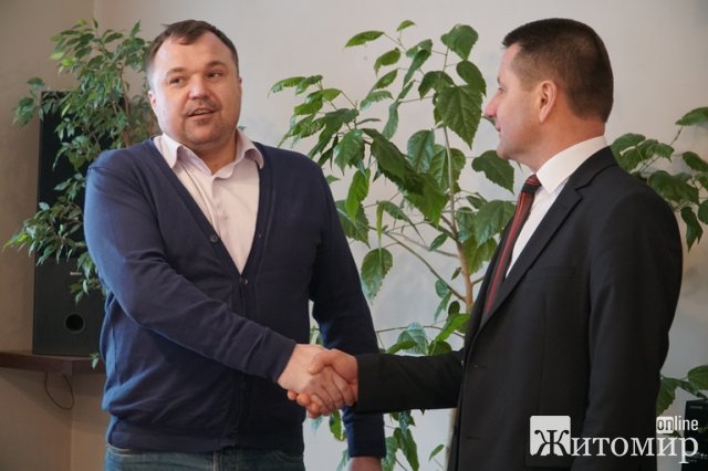  Заступник голови облради поїхав до Коростеня представити колективу діагностичного центру нового керівника. ФОТО