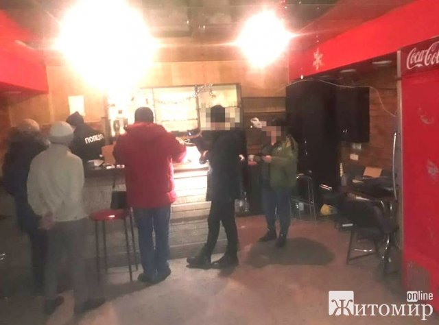 В одному з підвальних приміщень Чуднова викрито підпільний гральний заклад. ФОТО