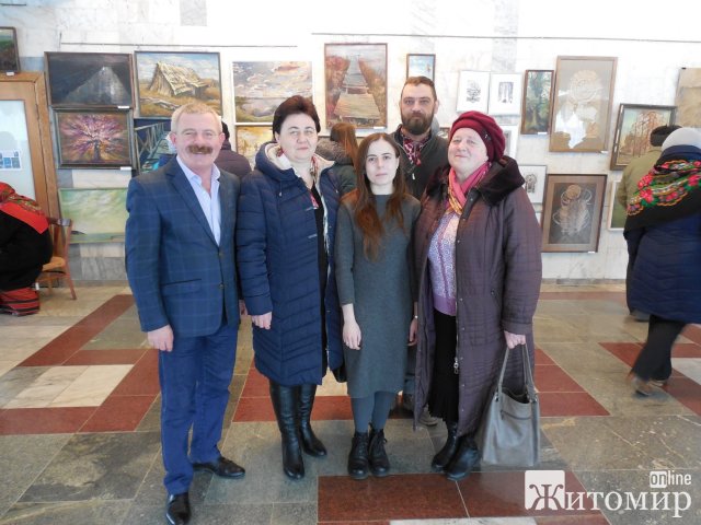 У райцентрі Житомирської області відкрилася виставка Наталії та Сергія Носок. ФОТО