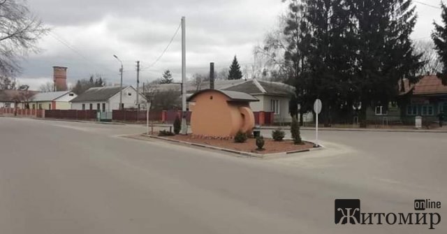 В Олевске установили кафе посреди проезжей части. ФОТО