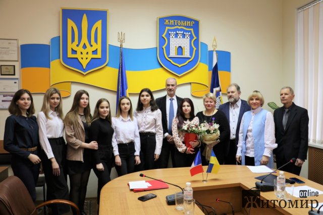 Вчительці з Житомира Посол Франції вручив нагороду. ФОТО