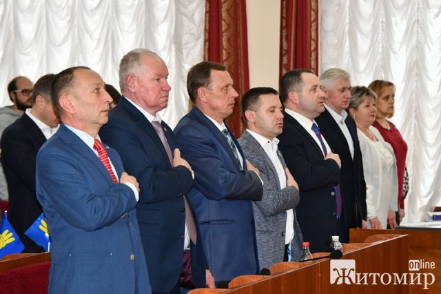За 5 годин роботи депутати Житомирської облради розглянули сто питань. ФОТО