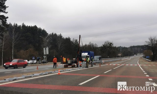  На шляху від Житомира до Бердичева дорожники знову взялися за ремонт. ФОТО