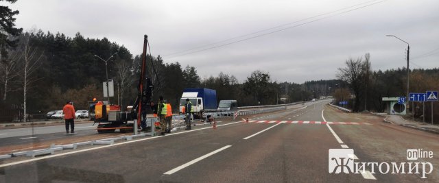  На шляху від Житомира до Бердичева дорожники знову взялися за ремонт. ФОТО