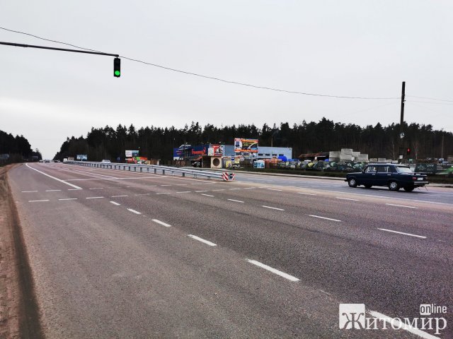 На шляху від Житомира до Бердичева дорожники знову взялися за ремонт. ФОТО