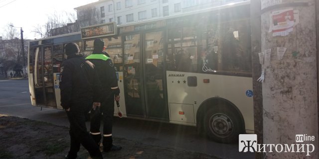У Житомирі перевіряють роботу громадського транспорту в умовах карантину. ФОТО