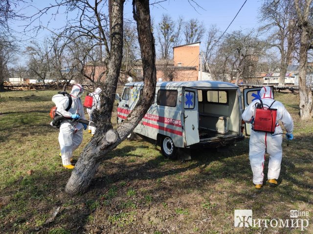 Голова ОДА показав, як в Коростишеві дезінфікують "швидку". ФОТО