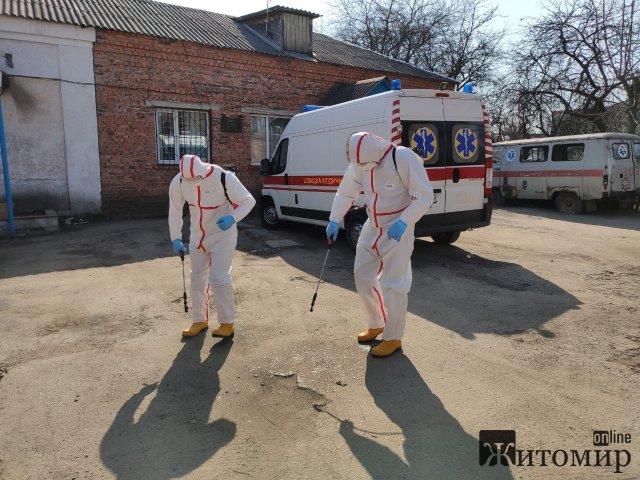 Голова ОДА показав, як в Коростишеві дезінфікують "швидку". ФОТО