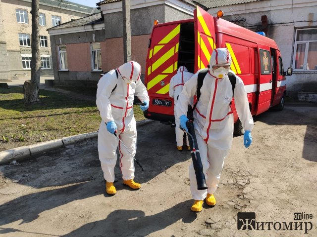 Голова ОДА показав, як в Коростишеві дезінфікують "швидку". ФОТО