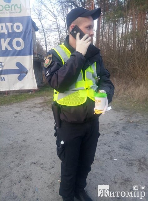 Медпрацівниця розповіла, як на блокпостах біля Радомишля люди пригощають смаколиками. ФОТО