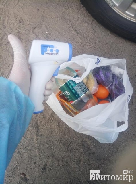 Медпрацівниця розповіла, як на блокпостах біля Радомишля люди пригощають смаколиками. ФОТО