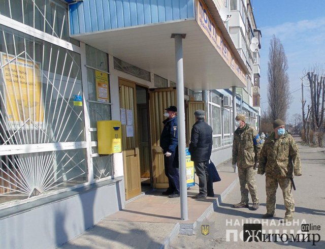 У трьох містах Житомирської області поліцейські патрулюють вулиці разом з військовими служби правопорядку
