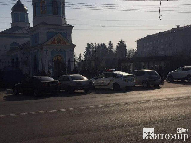 На Житомирщині московські єпархії продовжують вести багатолюдні служби. ФОТО