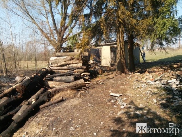 У селі Житомирської області згоріла частина адмінприміщення. ФОТО