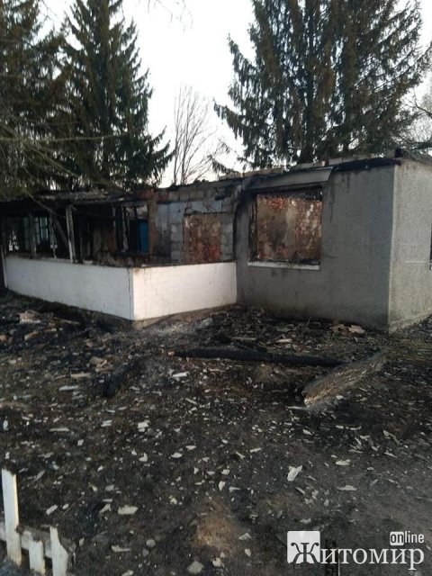 У селі Житомирської області згоріла частина адмінприміщення. ФОТО