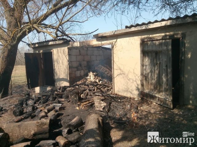 У селі Житомирської області згоріла частина адмінприміщення. ФОТО