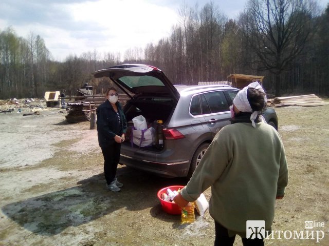 Представники ФК «Шахтар» привезли разом з іншою допомогою м