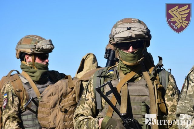  Як житомирські десантники водили бронетехніку та долали вогневу смугу перешкод. ФОТО