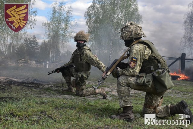  Як житомирські десантники водили бронетехніку та долали вогневу смугу перешкод. ФОТО