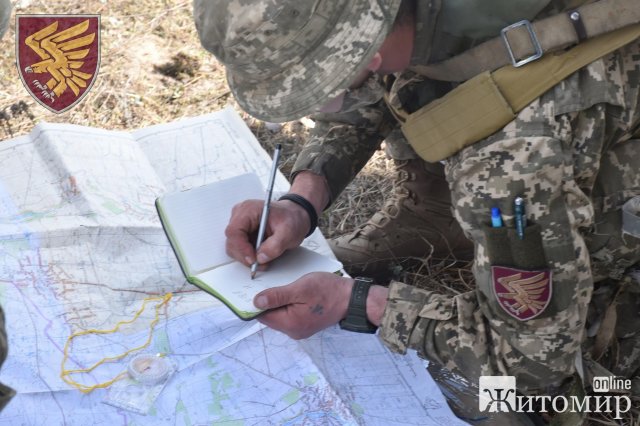  Як житомирські десантники водили бронетехніку та долали вогневу смугу перешкод. ФОТО