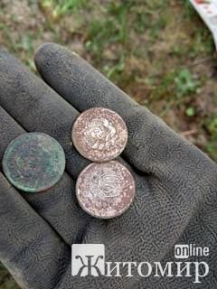 Пошуківці на Житомирщині відкопали рештки солдат РСЧА, поруч знаходились і речі. ФОТО Пошуківці на Житомирщині відкопали рештки солдат РСЧА, поруч знаходились і речі. ФОТО