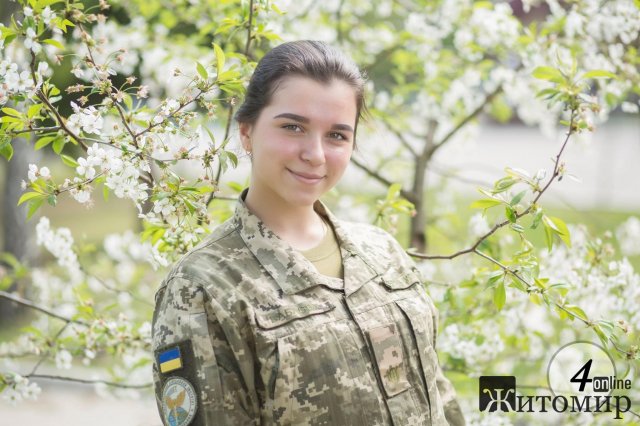 Житомирський військовий інститут вирішив провести конкурс "Краса ЖВІ". ФОТО дівчат