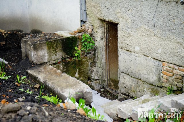В одному з районів Житомирської області підрядна організація "зхалтурила", ремонтуючи дитсадок. ФОТО
