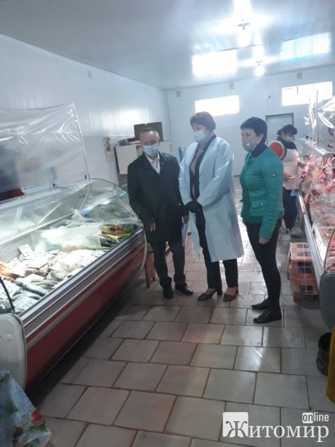 Як спеціалісти Держпродспоживслужби перевіряють ринки у Житомирській області в умовах карантину. ФОТО