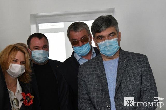  У спецлабораторії в обласній лікарні Житомира робитимуть до 35 аналізів на коронавірус на добу. ФОТО