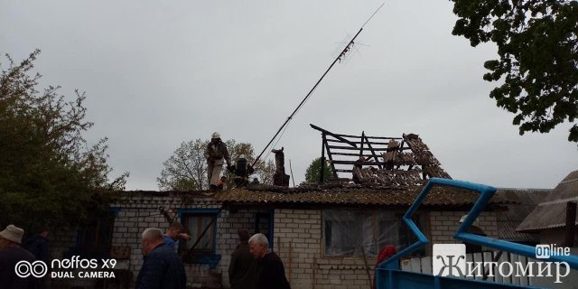 У селі Любарського району згорів будинок: без житла лишилися 11 осіб. ФОТО