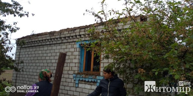 У селі Любарського району згорів будинок: без житла лишилися 11 осіб. ФОТО