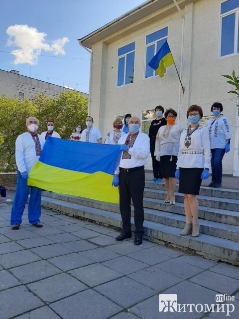 Які вишиванки одягнули у свято житомиряни та жителі області. ФОТО. ВІДЕО