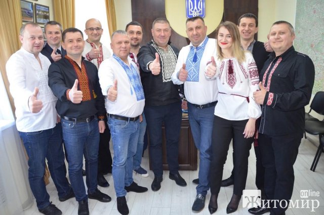 Які вишиванки одягнули у свято житомиряни та жителі області. ФОТО. ВІДЕО