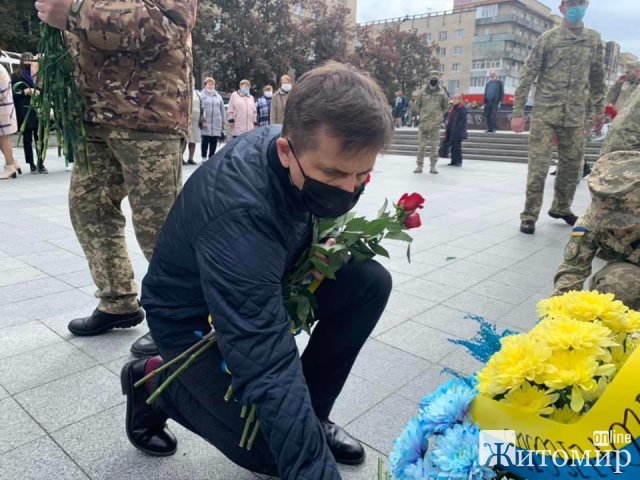 У Житомирі вшанували військових, які загинули на сході України. ФОТО