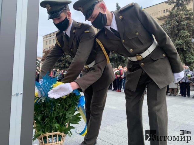 У Житомирі вшанували військових, які загинули на сході України. ФОТО