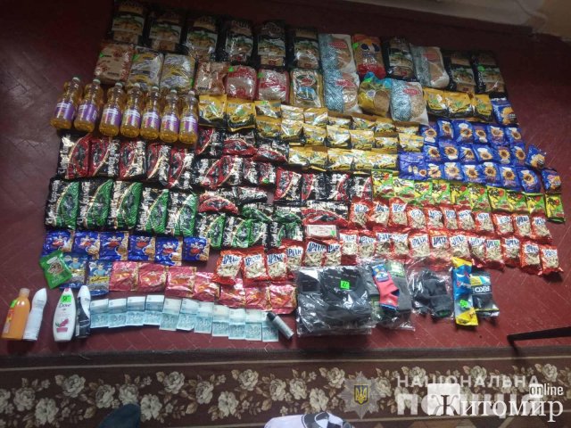  У Житомирській області злодії винесли з магазину гроші, продукти та засоби гігієни. ФОТО