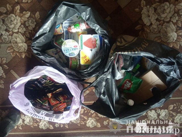  У Житомирській області злодії винесли з магазину гроші, продукти та засоби гігієни. ФОТО