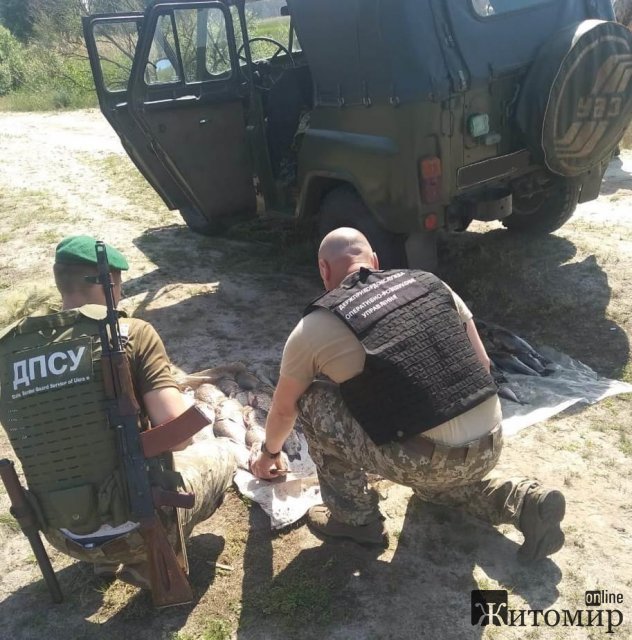 На річці Тетерів житомирські прикордонники виявили дует браконьєрів. ФОТО На річці Тетерів житомирські прикордонники виявили дует браконьєрів. ФОТО