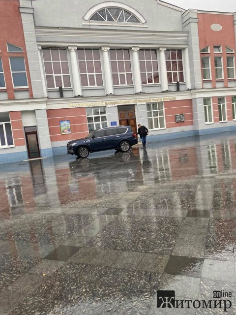 Дощова Михайлівська з одинокою автівкою. ФОТО Дощова Михайлівська з одинокою автівкою. ФОТО