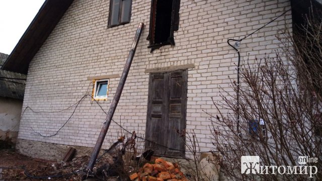 У Коростишеві горів двоповерховий будинок. ФОТО У Коростишеві горів двоповерховий будинок. ФОТО