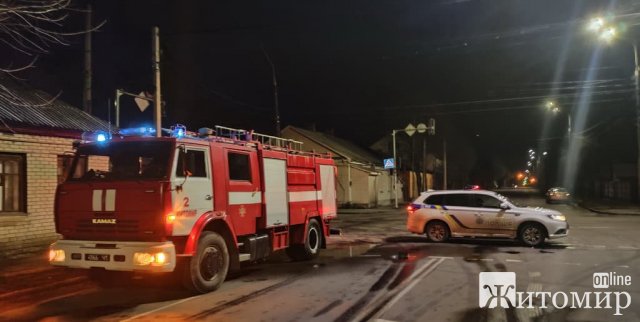 У Житомирі горів будинок на чотирьох господарів: рятувальники виявили тіло жінки. ФОТО